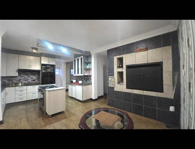 5 BEDROOM HOUSE FOR SALE IN NINAPARK